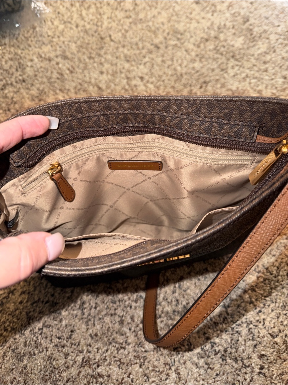 Matching Micheal Kors purse & wallet - Picture 8 of 9